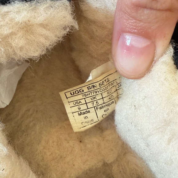 UGG DAKOTA BLACK SLIPPERS SIZE 9 - Picture 8 of 8